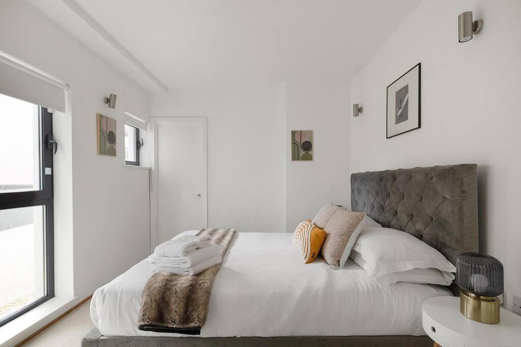 Apartamento A Modern Two Bedroom Flat With Private Parking Londres
