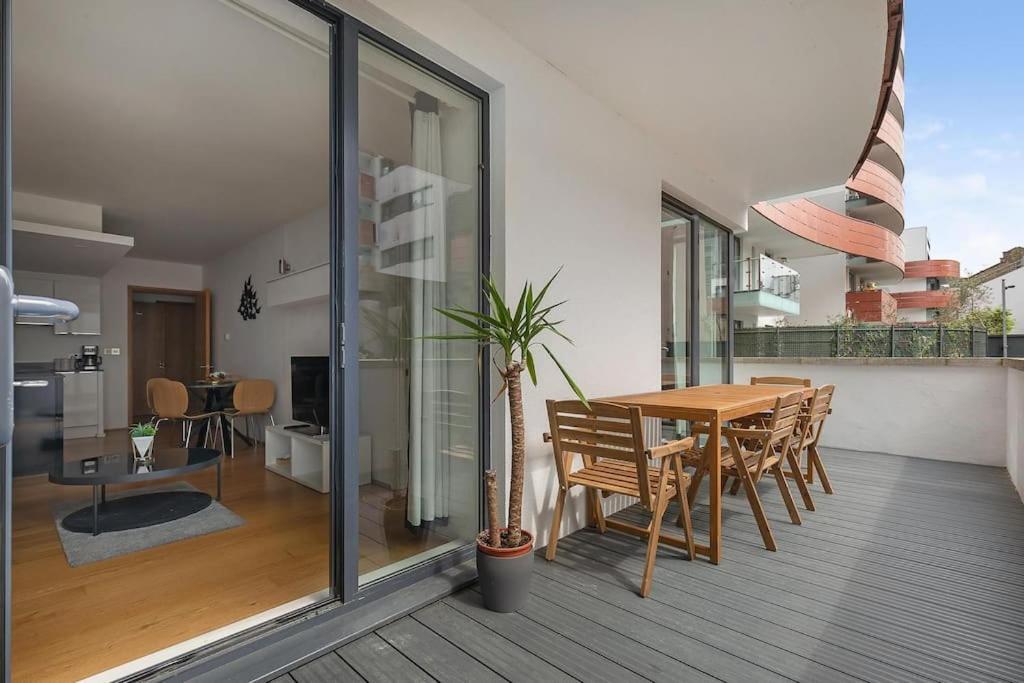 Apartamento A Modern Two Bedroom Flat With Private Parking