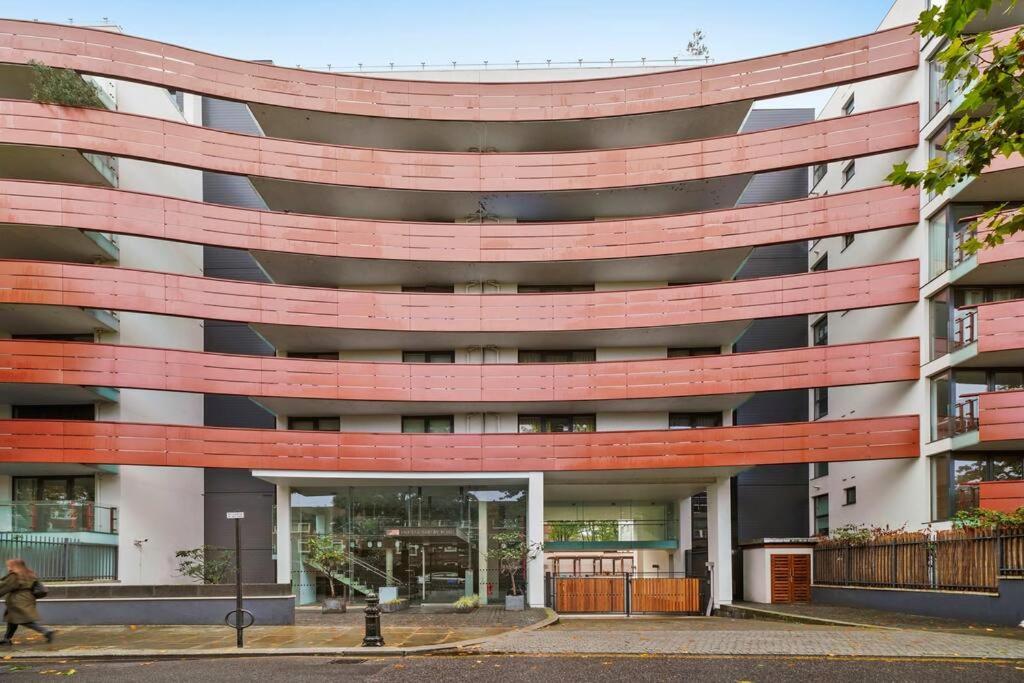 A Modern Two Bedroom Flat With Private Parking Apartamento Londres